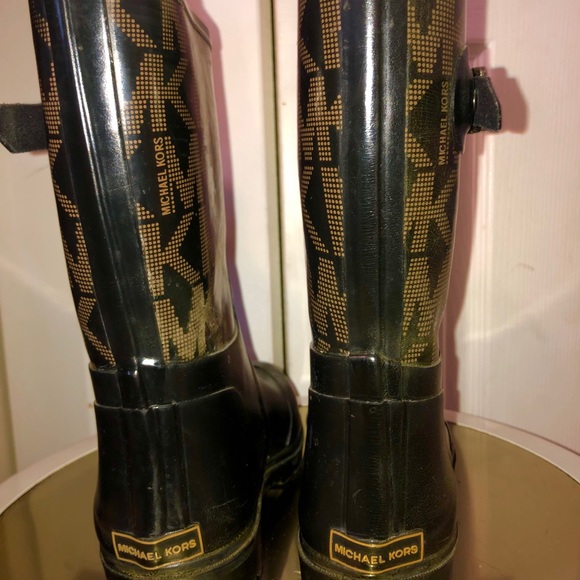 Michael Kors Monogram (Mid)Rain Boot- Size 7 - Picture 4 of 8